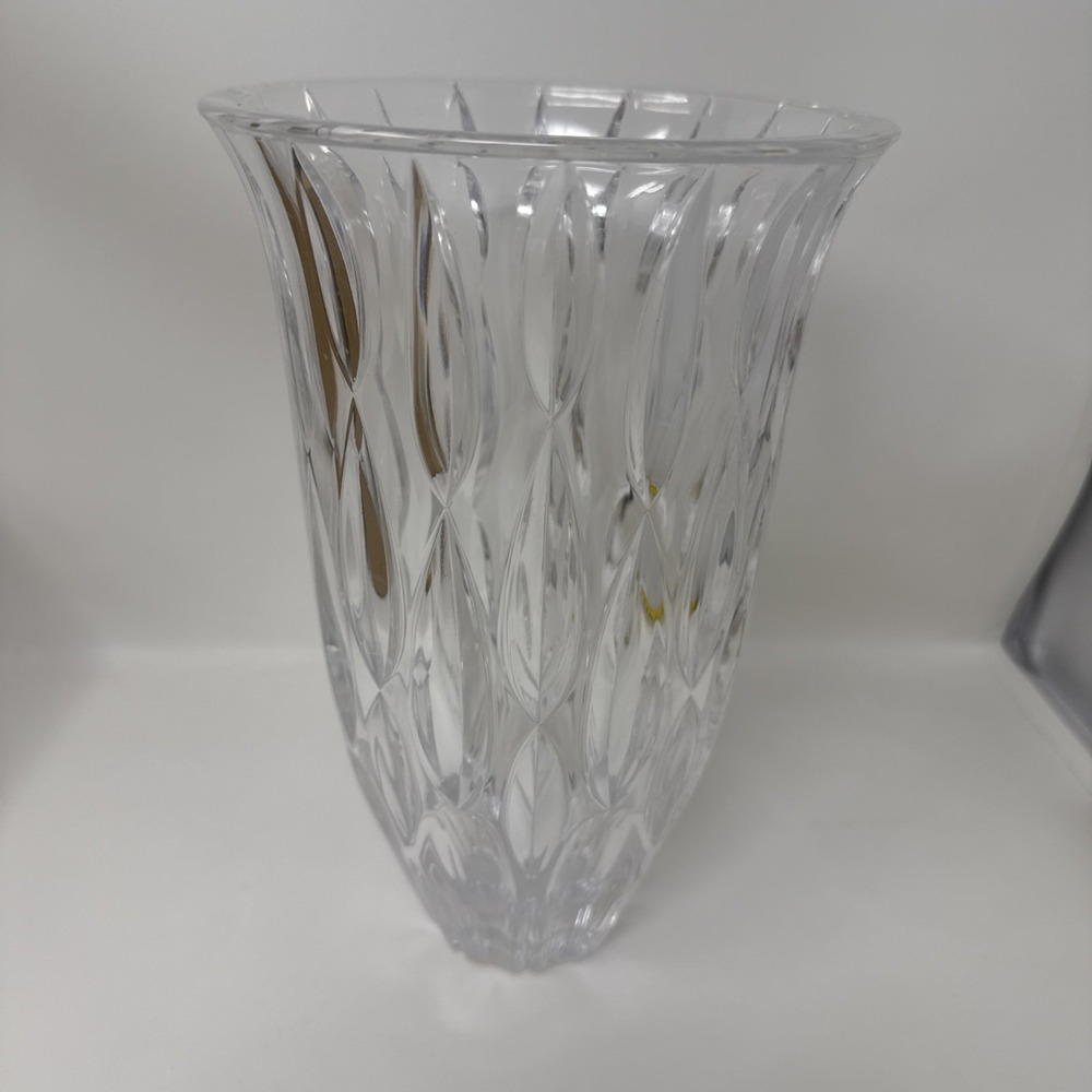 Marquis Waterford Crystal Vase Clear Glossy Decorative 9 in Rainfall pattern